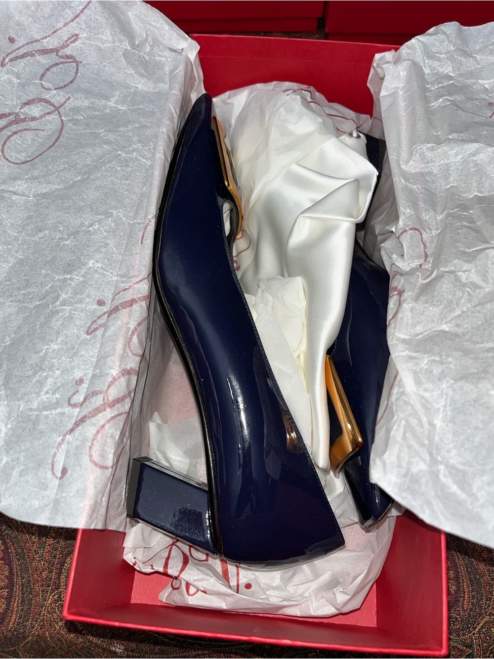 Roger Vivier Navy Patent Décolleté Bell Pumps w Gold Buckle - EU 38.5 - NWT - Picture 13 of 14
